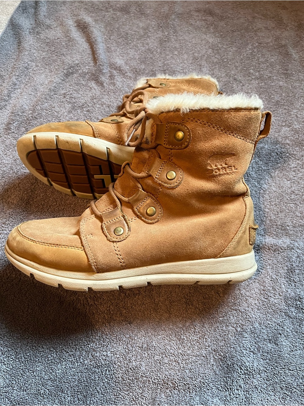 Sorel Joan Explorers Women's Tan Suede Lace-Up Winter Boot with Faux Fur size 10